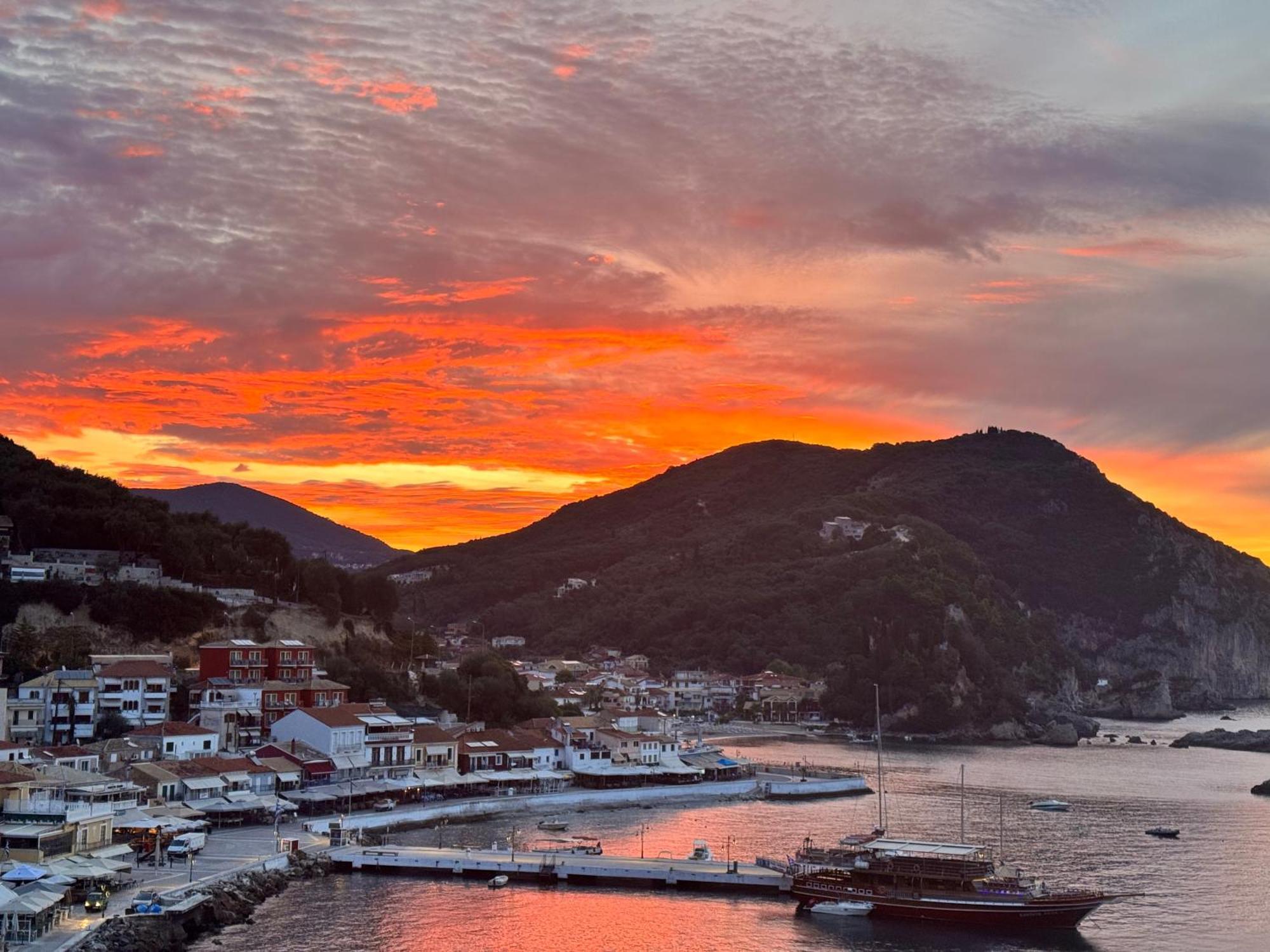 Sunrise House Hotel Parga Bagian luar foto